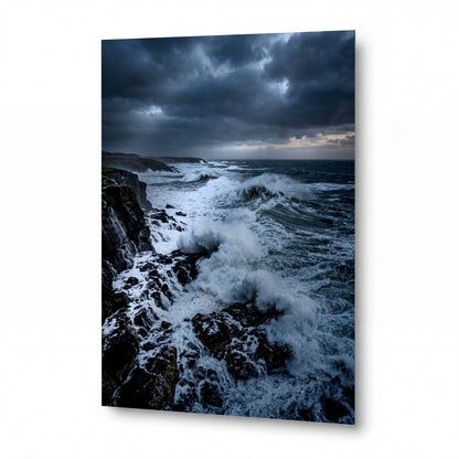 Obraz Bouřlivé vlny pod olověným nebem — kovový obraz na hliníkovém panelu s vysokým leskem
