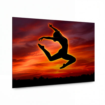 Obraz Silueta tanečnice v plamenném úsvitu — kovový obraz, vysoký lesk