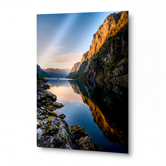 Obraz Zlaté útesy nad norským fjordem — lesklý kovový obraz