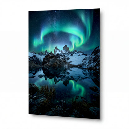 Obraz Polární tanec nad ledovým jezerem — kovový obraz na hliníkovém panelu s vysokým leskem