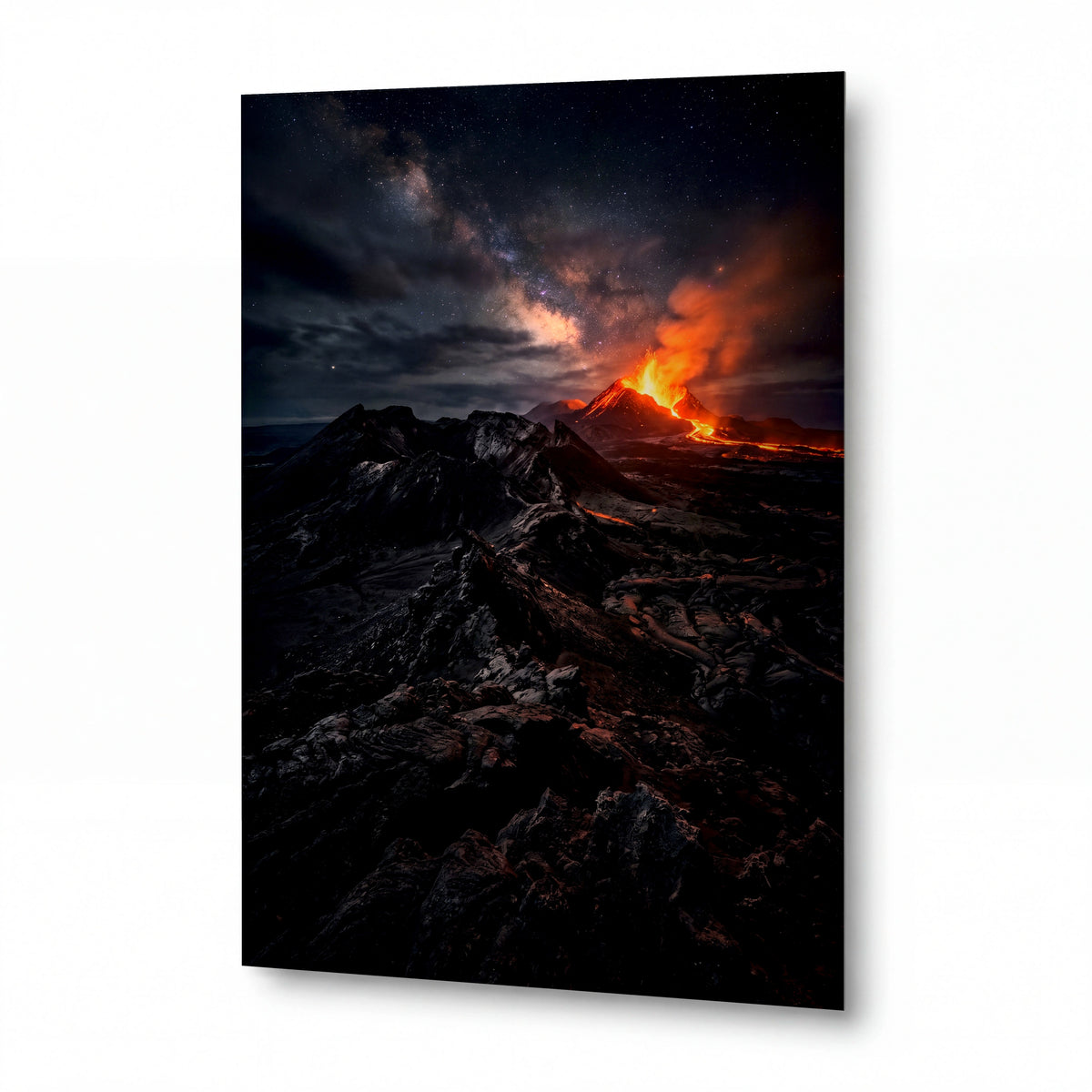 Obraz Erupting Titan Under Starlit Arch — kovový obraz na hliníkovém panelu s vysokým leskem