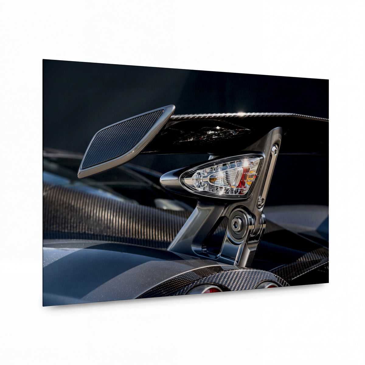 Obraz Zrcadlo rychlosti a chrom — kovový obraz na hliníkovém panelu s vysokým leskem