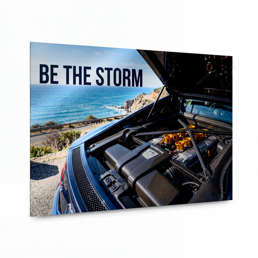 Obraz Motor sports car u oceánu s výzvou Be The Storm — kovový obraz na hliníkovém panelu s vysokým leskem