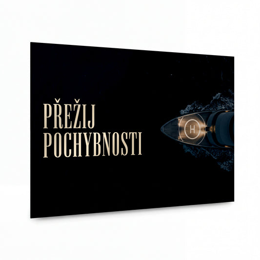 Obraz Luxusní jachta na temné hladině s heslem o pochybnostech — kovový obraz na hliníkovém panelu s vysokým leskem