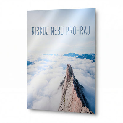 Obraz Vrcholový odvážný výstup nad mořem oblaků — kovový obraz na hliníkovém panelu s vysokým leskem