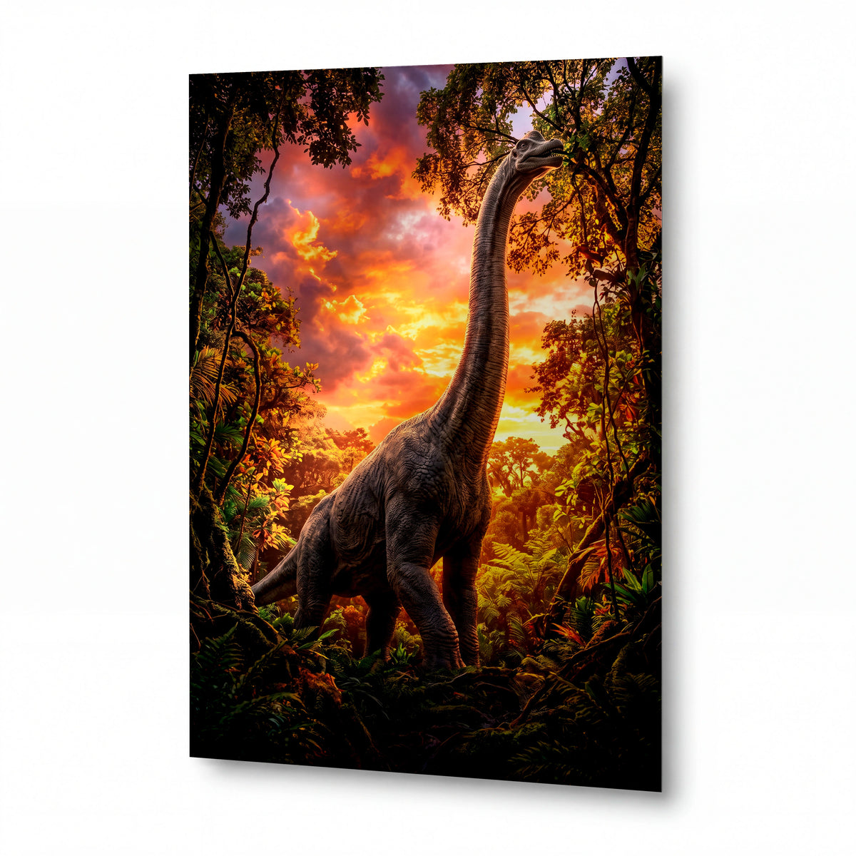 Obraz Brachiosaurus v ohnivém svítání pralesa — kovový obraz na hliníkovém panelu s vysokým leskem
