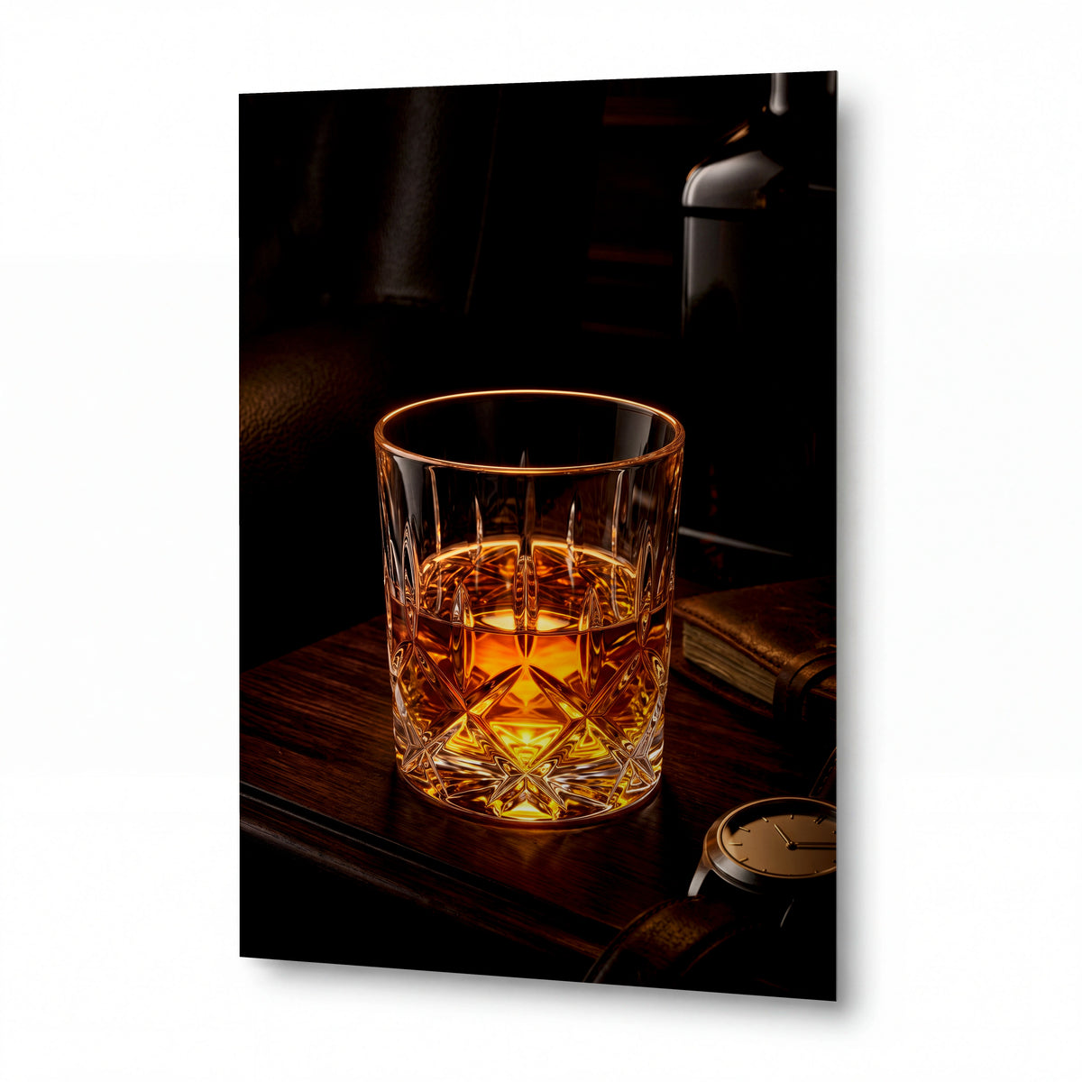 Obraz Brusná sklenice se zlatým whisky v teplém světle — kovový obraz na hliníkovém panelu s vysokým leskem
