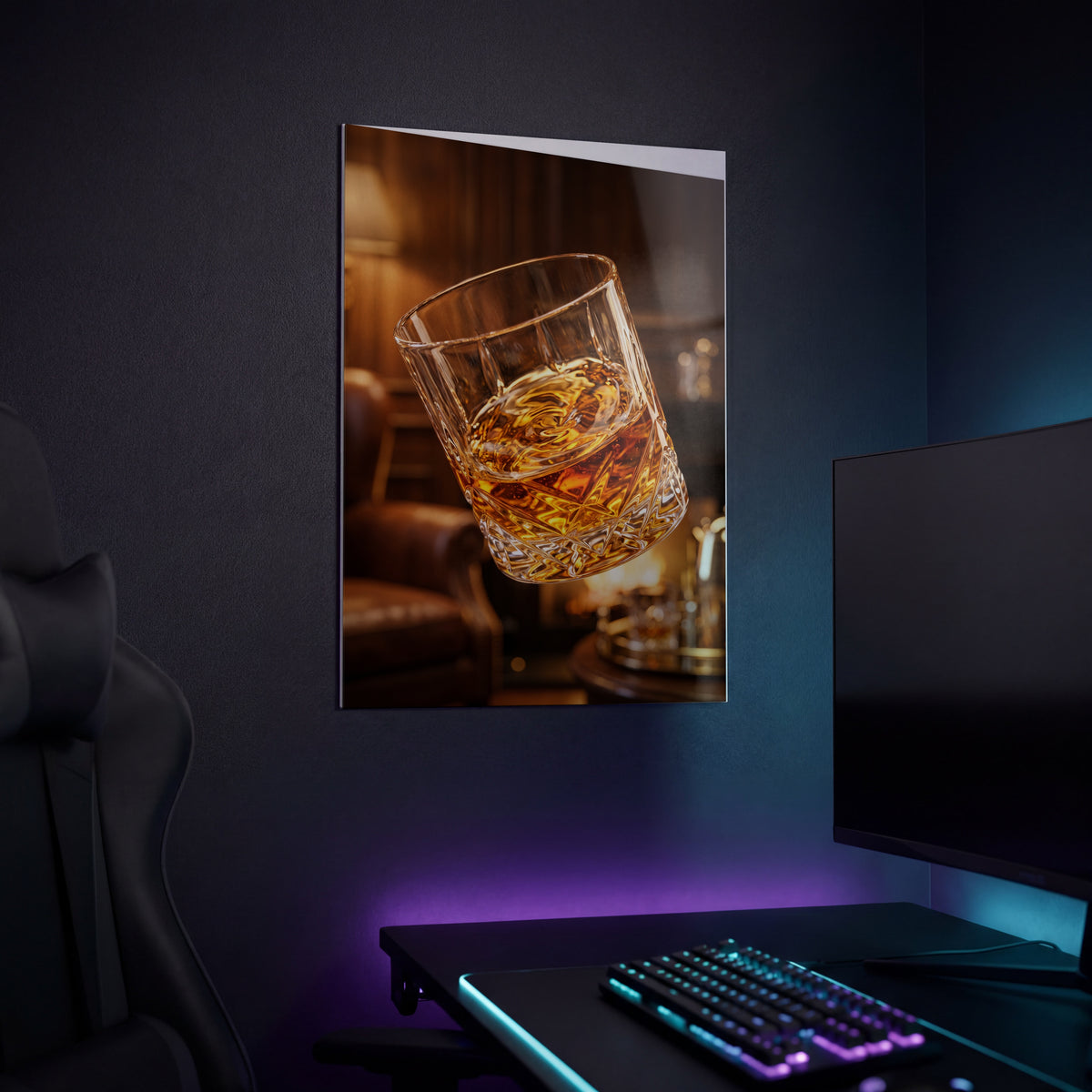 Kovový obraz Křišťálová sklenice se zlatavým whisky jako dekorace nad herním setupem